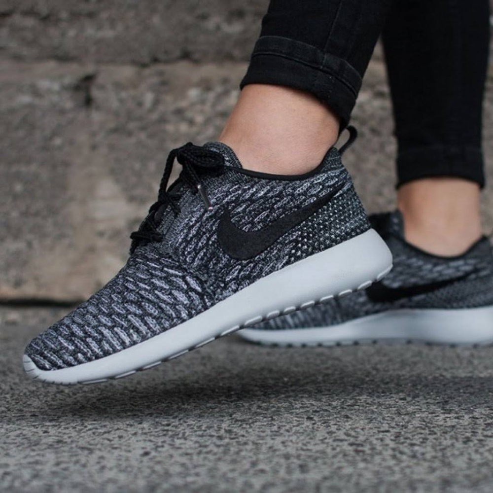 Nike Roshe Flyknit sneakers